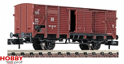 Covered freight car