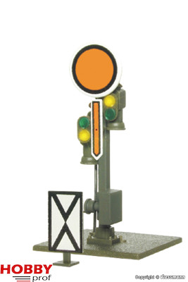 Semaphore distant signal, fixed disk, movable arm